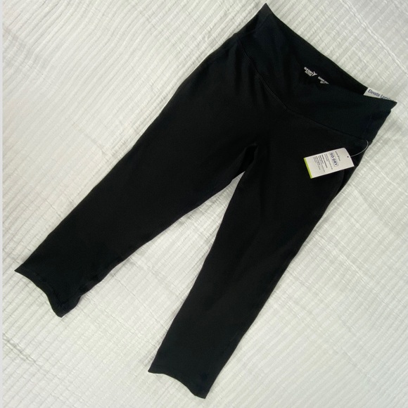 NWT Old Navy Active Elevate Capri Leggings Crop Mid Rise Solid Black Womens Med - Picture 5 of 10